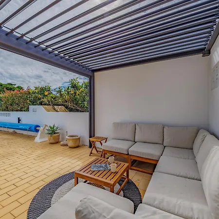 Casa Flores ヴィラ カルヴォエイロ