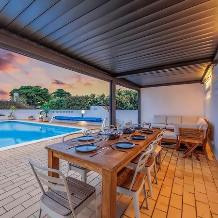 Casa Flores Willa