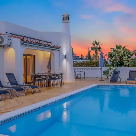 Casa Flores Willa