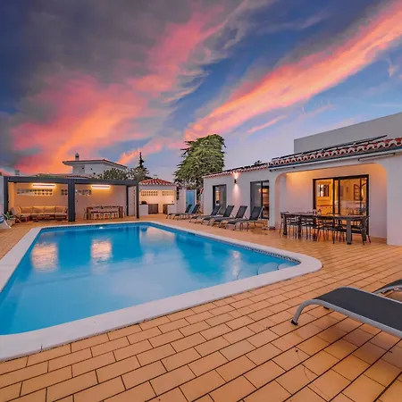Casa Flores Villa *